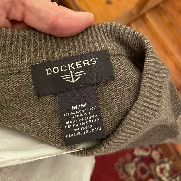 🥳 5/$20 Vintage: Dockers sweater vest. - Picture 2 of 7